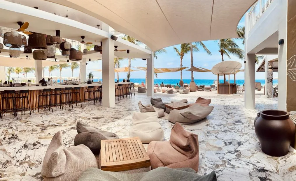 Papagayo Beach Hotel Curacao | bar op prive strand